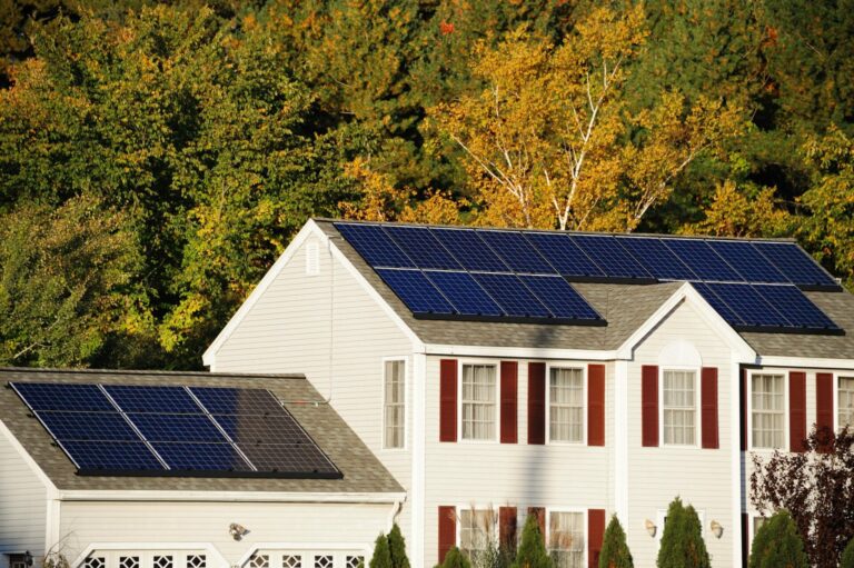 The Definitive Guide to Luxury Solar Roofing USA: Design and Integration